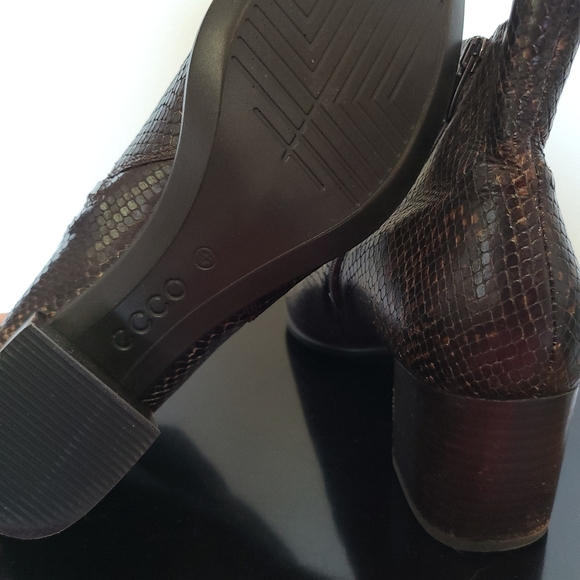 Ecco - Danish Designs - Brown Embossed Leather Heeled Boots - Size 41 - Picture 8 of 10